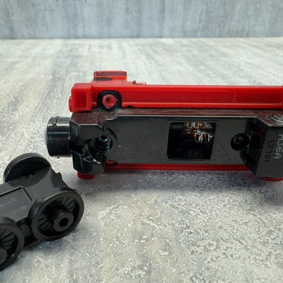 Thomas & Friends Talking James And Tender Diecast Magnetic Train Take N Play - Picture 7 of 7